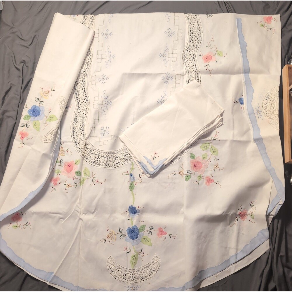 White Floral Embroidered Eyelet Tablecloth 12 Scalloped Napkins Set Vintage